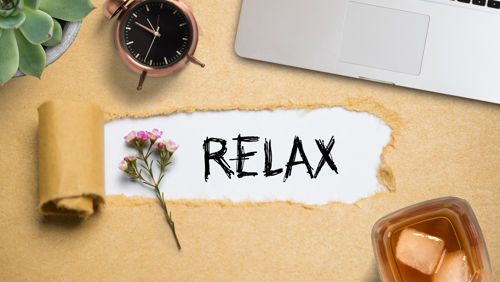 Tekst 'Relax' met bloemen Tekst 'Relax' met bloemen