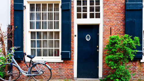 nieuwbouwhuis met fiets voor de deur nieuwbouwhuis met fiets voor de deur
